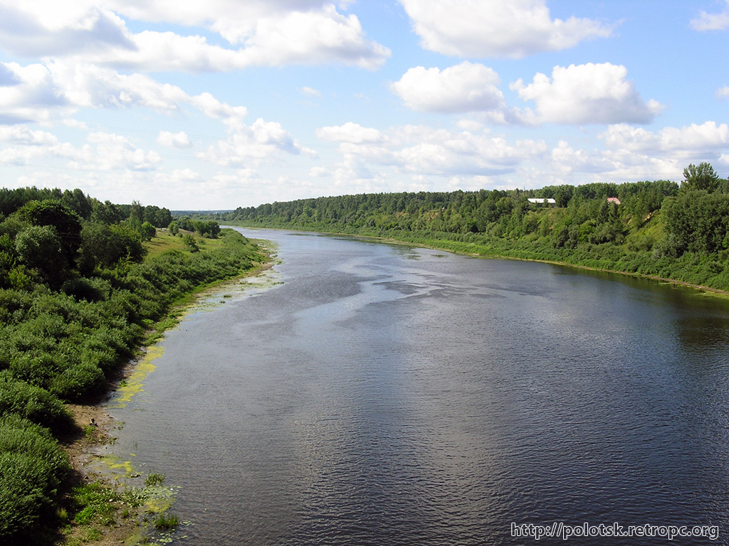 Река Западная Двина - вид с моста у города Новополоцк
