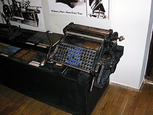 Печатная машинка-станок в Музее Белорусского книгопечатанья