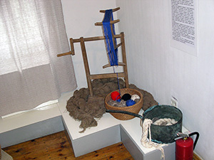 Ткацкие приспособления в Музее традиционного ткацкого искусства Поозерья