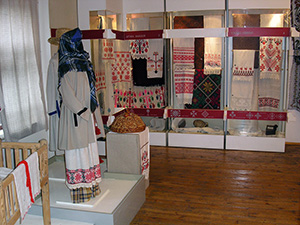 Женская одежда в Музее традиционного ткацкого искусства Поозерья
