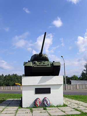 03. Памятник экипажу танка Т34 вблизи
