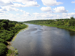 Река Западная Двина - вид с моста у города Новополоцк