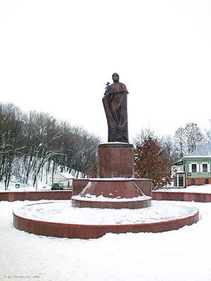 Памятник Преподобной Евфросинии игумении Полоцкой (Зимой)