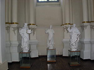 24. Софийский собор - статуи католических святых, найденные при раскопках внутри собора