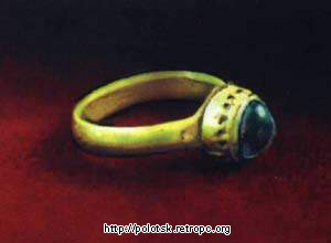 Перстень со вставкой ХIIв. Золото 900 пробы, стекло. D-17,0.<br><br>Раскопки Г.Н.Сагановича на территории бывшего Богоявленского монастыря в городе Полоцке в 1986 г.